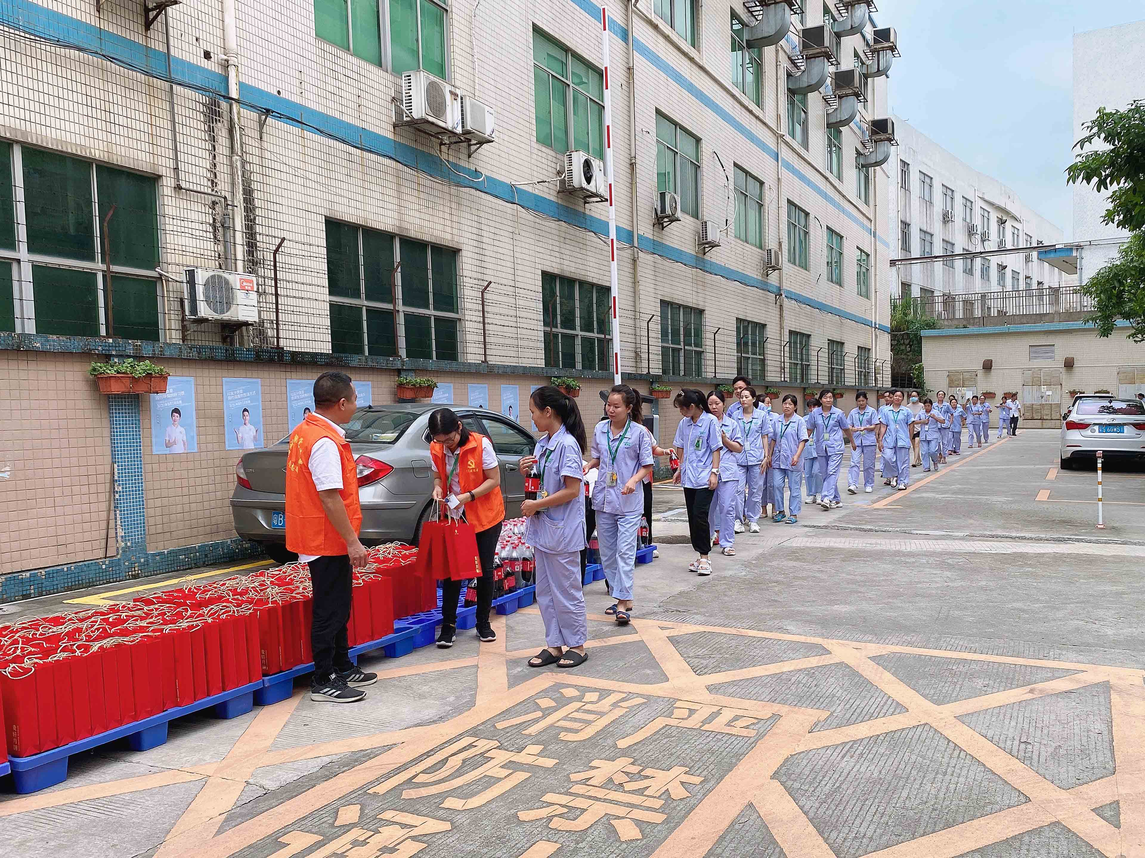 國慶中秋雙節(jié)同慶，雅香麗預(yù)祝大家度過一個(gè)平安祥和、喜慶歡樂的假期！